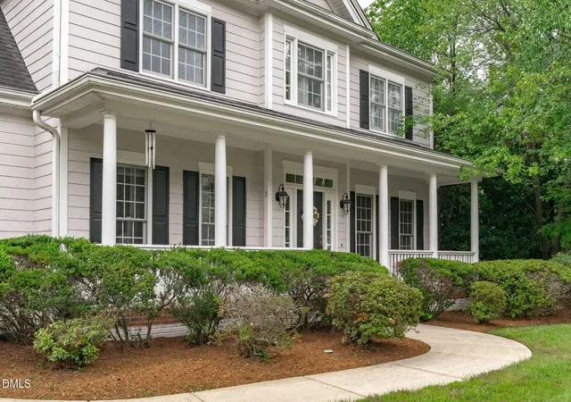 Photo 3 of Sale Pending at 1121 Capitata Xing, Apex, NC 27502 | MLS# 10185072 | Listing updated on 2026-09-04