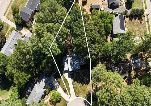 2nd image of 5004 Foxlair Ct, Raleigh, NC 27609 | MLS# 10184753