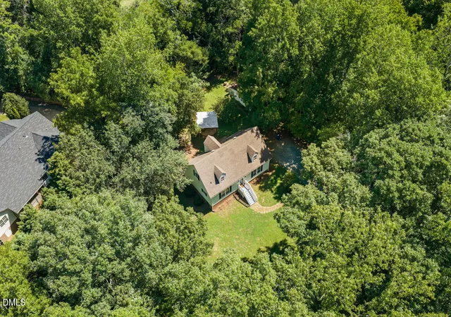 Photo 3 of Single family home for sale at 3722 Krystle Ct, Hillsborough, NC 27278 | MLS# 10185153 | Listing updated on 2026-09-22