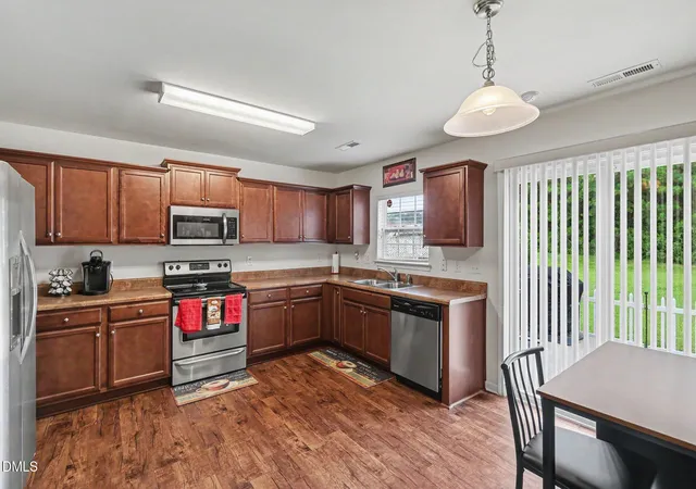Photo 4 of Sale Pending at 3913 Huntsmoor Ln NW, Wilson, NC 27896 | MLS# 10184933 | Listing updated on 2026-09-07
