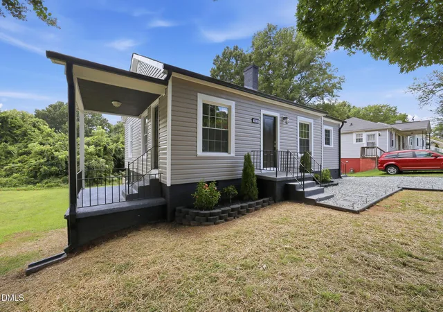 image of 402 W Gilbreath St, Graham, NC 27253 | MLS# 10184790