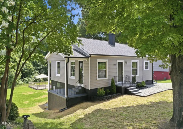 image of 402 W Gilbreath St, Graham, NC 27253 | MLS# 10184790