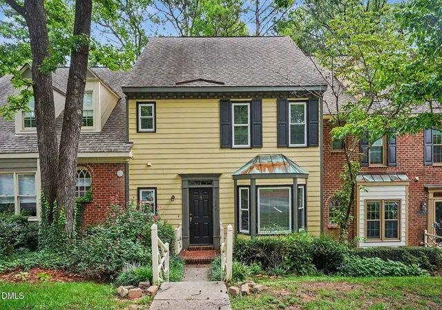 Townhouse for sale at 1304 Hampshire Ct, Raleigh, NC 27612 | MLS# 10184821