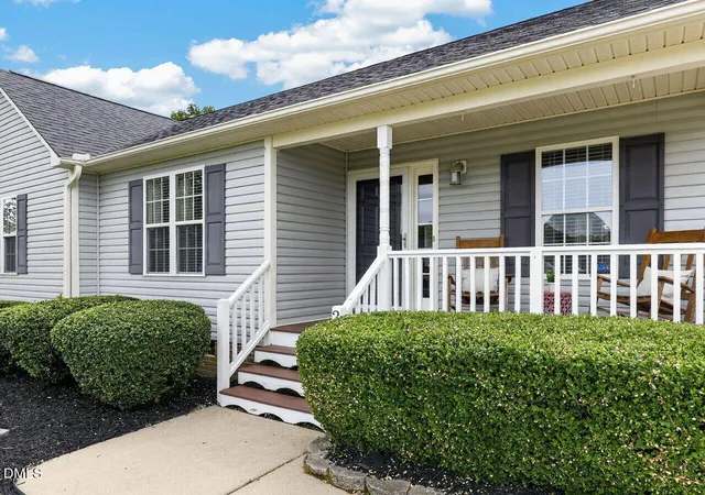 Photo 2 of Single family home for sale at 292 Middle Landing Dr, Smithfield, NC 27577 | MLS# 10184926 | Listing updated on 2026-09-27