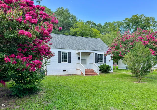 Photo 1 of Sale Pending at 128 Battle Ave, Warrenton, NC 27589 | MLS# 10184868 | Listing updated on 2026-09-01