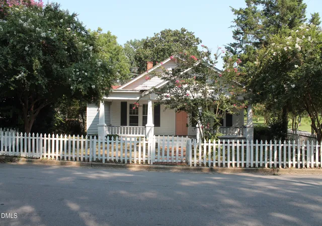 Photo 1 of Single family home for sale at 213 S 5th Street, Smithfield, NC 27577 | MLS# 10185785 | Listing updated on 2026-08-13