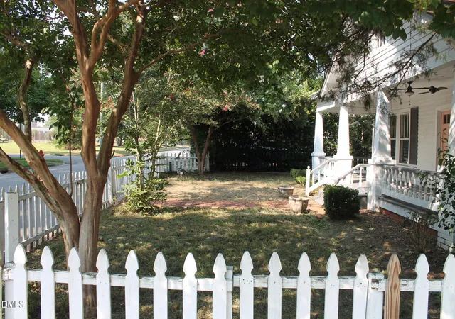 Photo 2 of Single family home for sale at 213 S 5th Street, Smithfield, NC 27577 | MLS# 10185785 | Listing updated on 2026-08-13