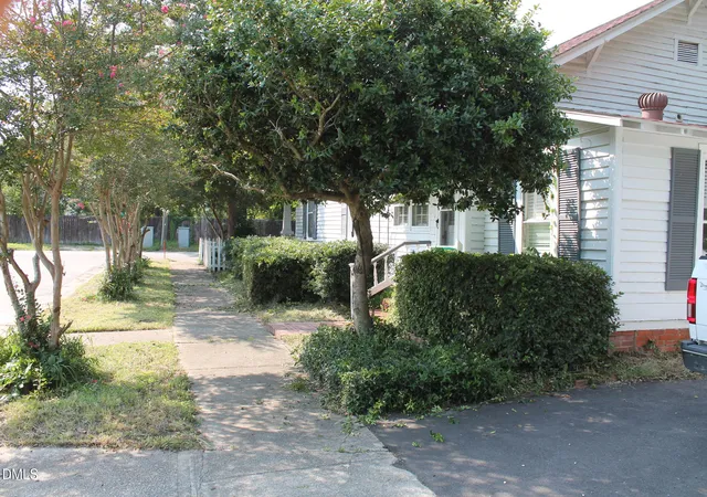 Photo 3 of Single family home for sale at 213 S 5th Street, Smithfield, NC 27577 | MLS# 10185785 | Listing updated on 2026-08-13