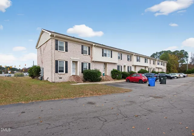2nd image of 407 Kirkcaldy Ct, Fayetteville, NC 28314 | MLS# 10185385