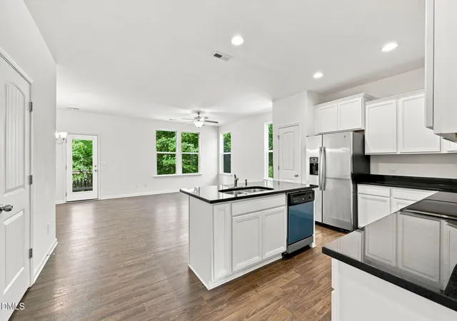 3rd image of 125 Hill Shore Ln, Clayton, NC 27527 | MLS# 10185832