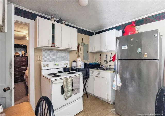 Photo 4 of Single family home for sale at 318 N Elm St, Maxton, NC 28364 | MLS# 765879 | Listing updated on 2026-09-05