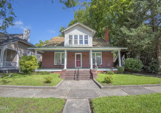 Photo 1 of Single family home for sale at 204 E Baker St, Tarboro, NC 27886 | MLS# 10185002 | Listing updated on 2026-09-18