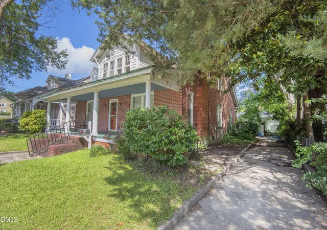 Photo 2 of Single family home for sale at 204 E Baker St, Tarboro, NC 27886 | MLS# 10185002 | Listing updated on 2026-09-18