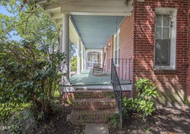Photo 3 of Single family home for sale at 204 E Baker St, Tarboro, NC 27886 | MLS# 10185002 | Listing updated on 2026-09-18