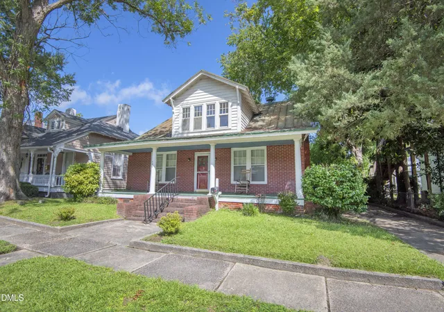 Photo 4 of Single family home for sale at 204 E Baker St, Tarboro, NC 27886 | MLS# 10185002 | Listing updated on 2026-09-18