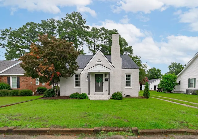 Photo 1 of Single family home for sale at 602 W Main St, Benson, NC 27504 | MLS# 10185008 | Listing updated on 2026-08-31