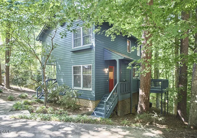 Photo 5 of Single family home for sale at 105 Westbury Ct, Chapel Hill, NC 27516 | MLS# 10186142 | Listing updated on 2026-09-06