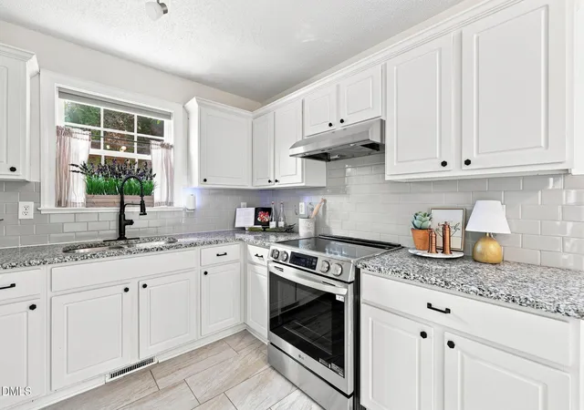 4th image of 101 Somerset Farm Dr, Holly Springs, NC 27540 | MLS# 10185132