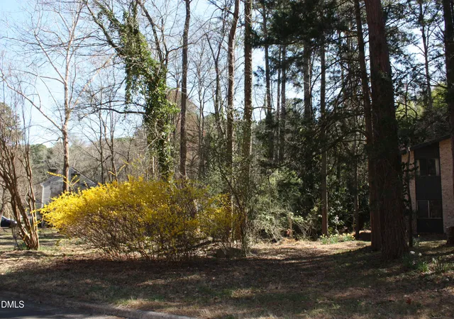 Photo 3 of Sale Pending at 603 Kensington Dr, Chapel Hill, NC 27514 | MLS# 10185073 | Listing updated on 2026-09-18