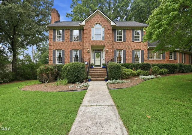 3rd image of 2 Bentgrass Ln, Durham, NC 27705 | MLS# 10185131