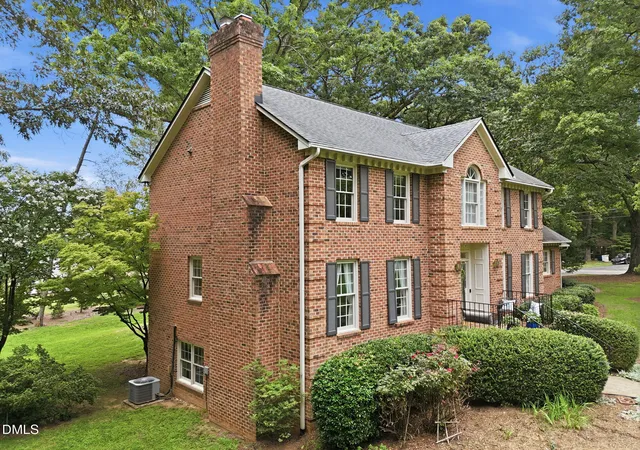 4th image of 2 Bentgrass Ln, Durham, NC 27705 | MLS# 10185131