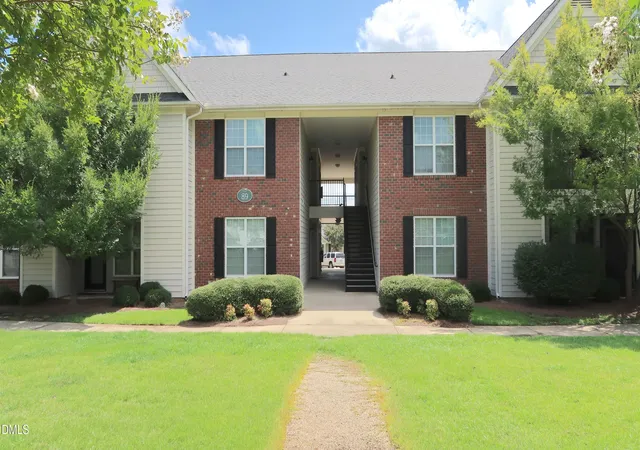 1st image of 89 Gallery Dr, Spring Lake, NC 28390