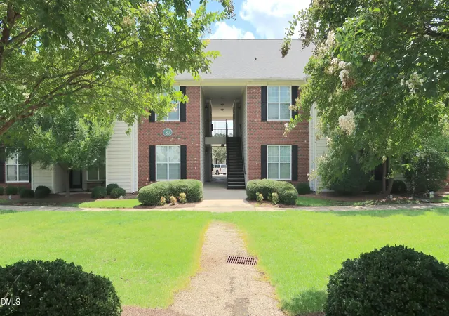 2nd image of 89 Gallery Dr, Spring Lake, NC 28390