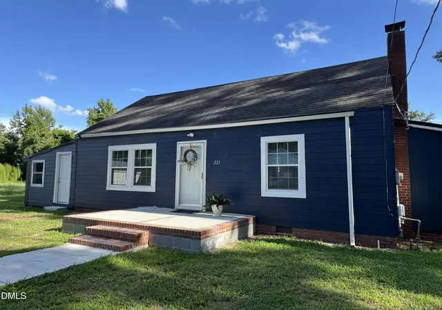 Photo 2 of Single family home for sale at 221 Adamsville Ct, Rocky Mount, NC 27803 | MLS# 10185182 | Listing updated on 2026-09-12