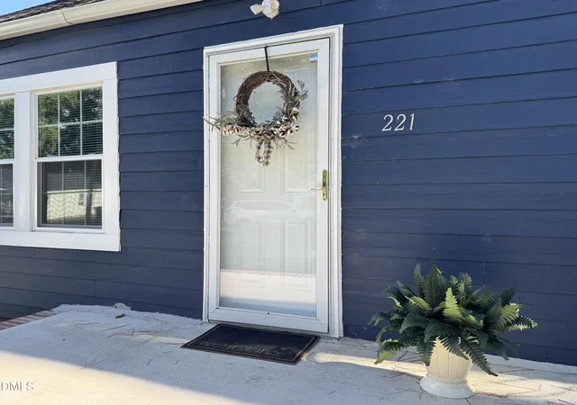 Photo 3 of Single family home for sale at 221 Adamsville Ct, Rocky Mount, NC 27803 | MLS# 10185182 | Listing updated on 2026-09-12