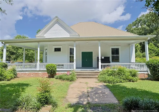 Photo 1 of Single family home for sale at 307 Mccaskill Ave, Maxton, NC 28364 | MLS# 767388 | Listing updated on 2026-08-30