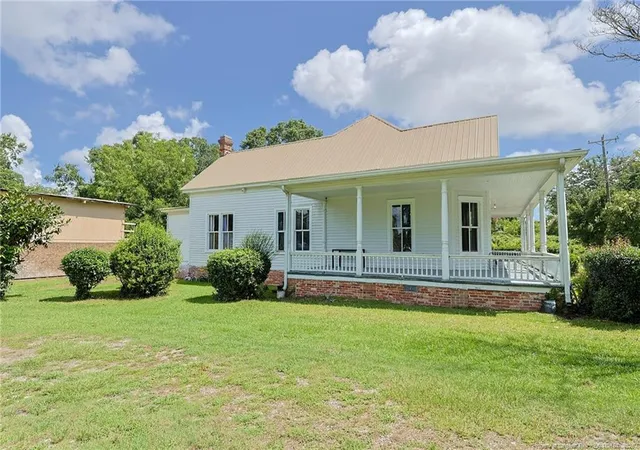 Photo 3 of Single family home for sale at 307 Mccaskill Ave, Maxton, NC 28364 | MLS# 767388 | Listing updated on 2026-08-30