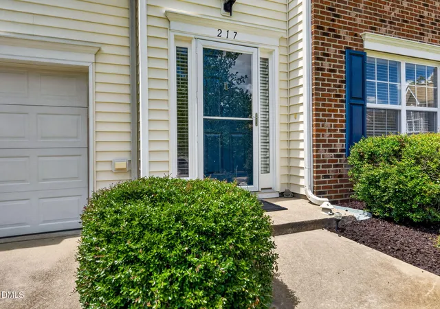 2nd image of 217 Talley Ridge Dr, Holly Springs, NC 27540 | MLS# 10185275