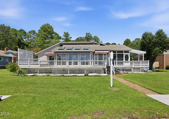 1st image of 128 Crystal Pt, Sanford, NC 27332 | MLS# 10185491