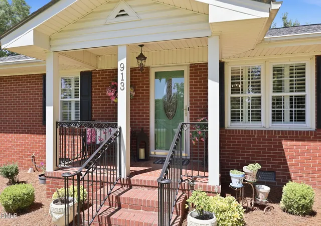 3rd image of 913 W Core Rd, Dunn, NC 28334 | MLS# 10185311