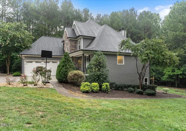 Photo 4 of Sale Pending at 4002 Stoneway Ct, Wake Forest, NC 27587 | MLS# 10188440 | Listing updated on 2026-09-14