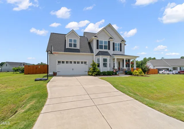 Photo 3 of Single family home for sale at 121 Longford Dr, Selma, NC 27576 | MLS# 10188285 | Listing updated on 2026-09-16
