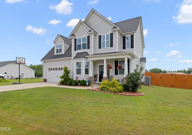Photo 3 of Single family home for sale at 121 Longford Dr, Selma, NC 27576 | MLS# 10188285 | Listing updated on 2026-10-09