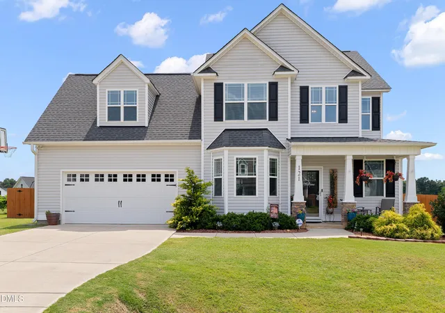 Photo 2 of Single family home for sale at 121 Longford Dr, Selma, NC 27576 | MLS# 10188285 | Listing updated on 2026-09-16