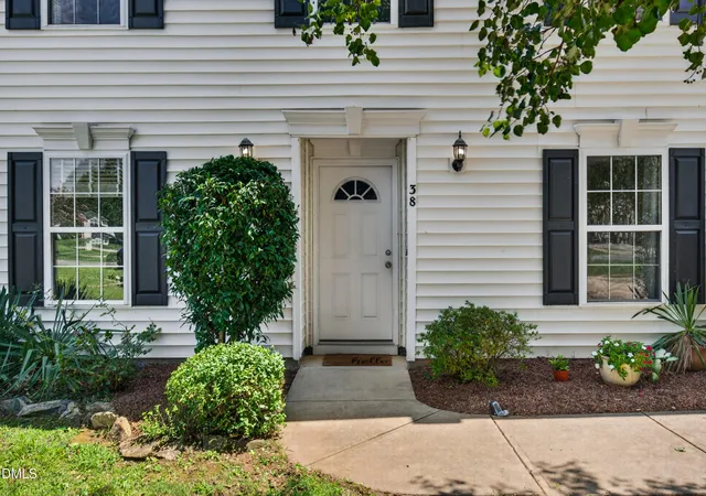 Photo 3 of Single family home for sale at 38 Silverstone Dr, Pittsboro, NC 27312 | MLS# 10185919 | Listing updated on 2026-09-04