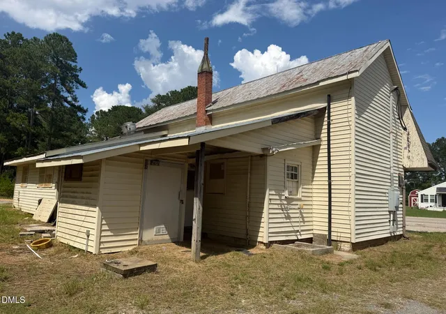 3rd image of 921 Nc-55, Coats, NC 27521 | MLS# 10185332