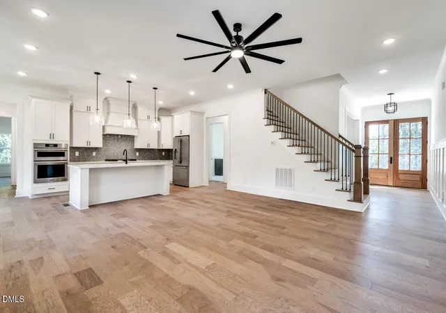 Photo 3 of Single family home for sale at 160 Black Bear Ct, Chapel Hill, NC 27516 | MLS# 10185617 | Listing updated on 2026-08-24