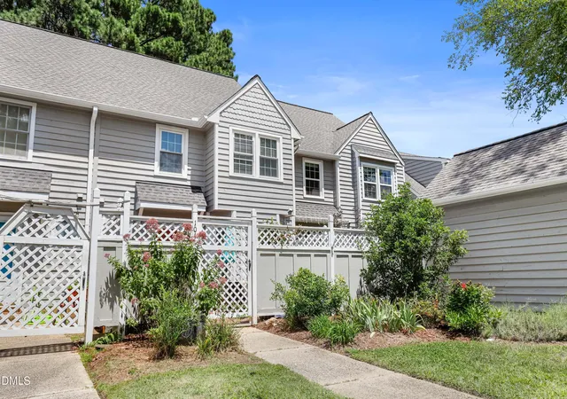 2nd image of 104 Lakewater Dr, Cary, NC 27511 | MLS# 10187473