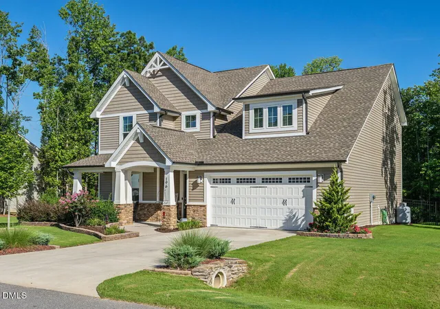 Photo 3 of Single family home for sale at 196 W Amber Oak Dr, Selma, NC 27576 | MLS# 10185949 | Listing updated on 2026-09-18
