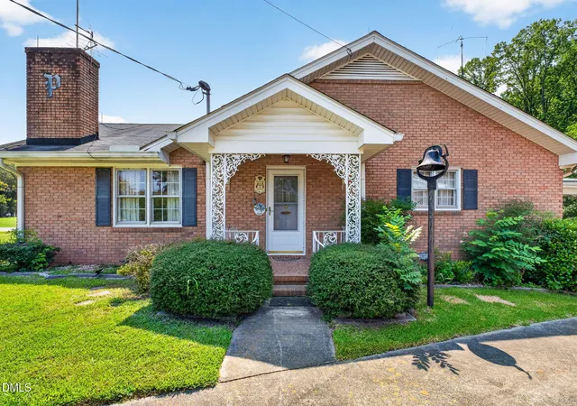 Photo 3 of Sale Pending at 114 Castle Cir, Smithfield, NC 27577 | MLS# 10185820 | Listing updated on 2026-09-16
