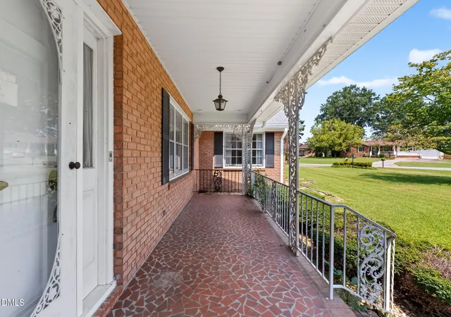 Photo 4 of Sale Pending at 114 Castle Cir, Smithfield, NC 27577 | MLS# 10185820 | Listing updated on 2026-09-16