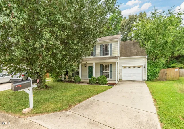 Photo 4 of Single family home for sale at 5001 Croftwood Dr, Raleigh, NC 27616 | MLS# 10185941 | Listing updated on 2026-08-13