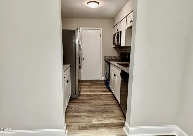 Listing Photo 4 - Condo for sale in building located at 1114 Schaub Dr, Raleigh, NC 27606 - Unit #I
