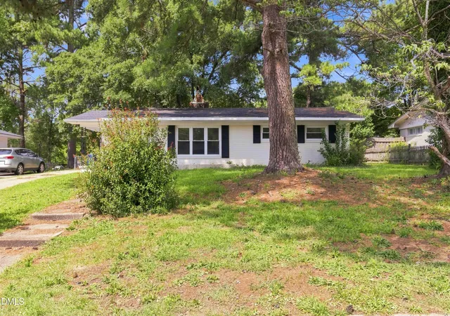 Photo 3 of Single family home for sale at 605 Sunnyside Ln W, Wilson, NC 27893 | MLS# 10186344 | Listing updated on 2026-08-31