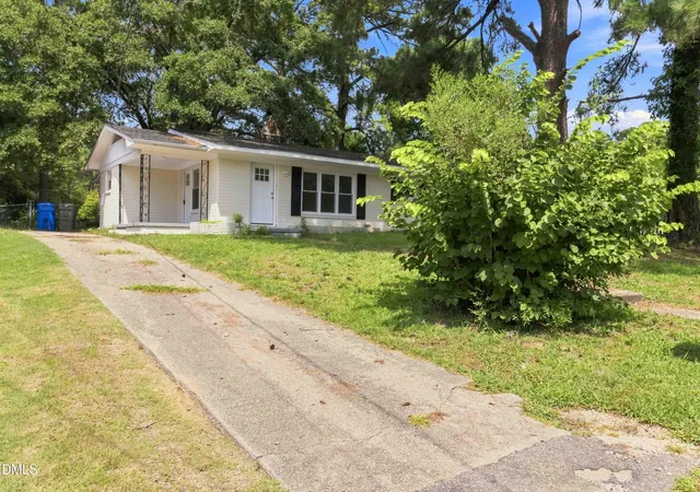 Photo 4 of Single family home for sale at 605 Sunnyside Ln W, Wilson, NC 27893 | MLS# 10186344 | Listing updated on 2026-08-31
