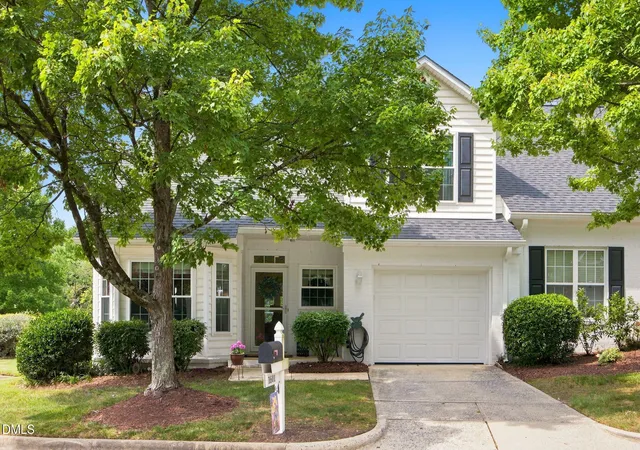 2nd image of 1601 Poets Glade Dr, Apex, NC 27523 | MLS# 10186160